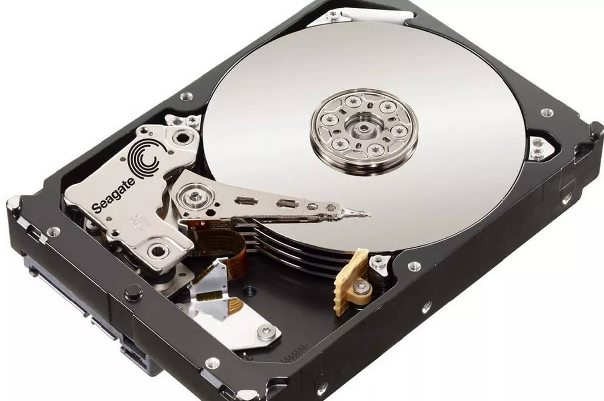 حرکت هد بر روی پلاتر گردان سبب شده حافظه های HDD در برابر ضربه حساس باشند